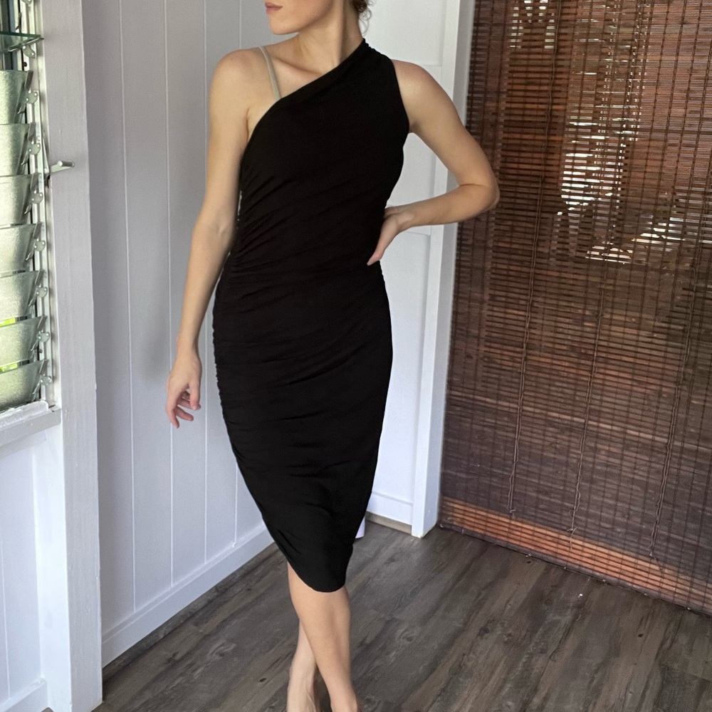V cute black dress